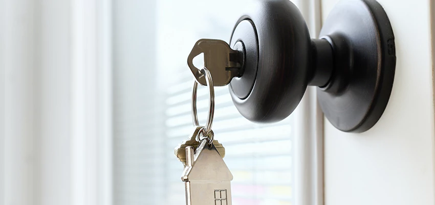 Bifold Door Knob Replacement in Hillsborough, California